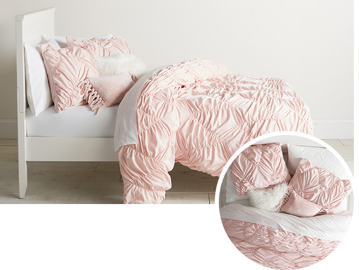 FD119_BeddingLooks_Feature_Whimsical_Waves_Mobile FD119_BeddingLooks_Feature_Whimsical_Waves_Mobile