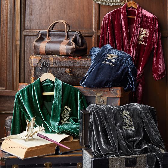 HARRY POTTER™ GRYFFINDOR™ Velvet Teen Robe | Pottery Barn Teen