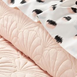 The Emily & Meritt Embroidered Seashell Quilt+ Sham