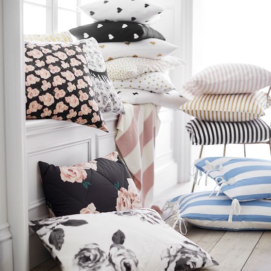 The Emily & Meritt Bed of Roses Twin XL Comforter Pottery Barn Teen